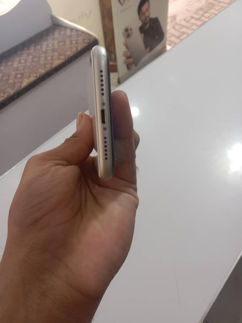 iPhone 11 5