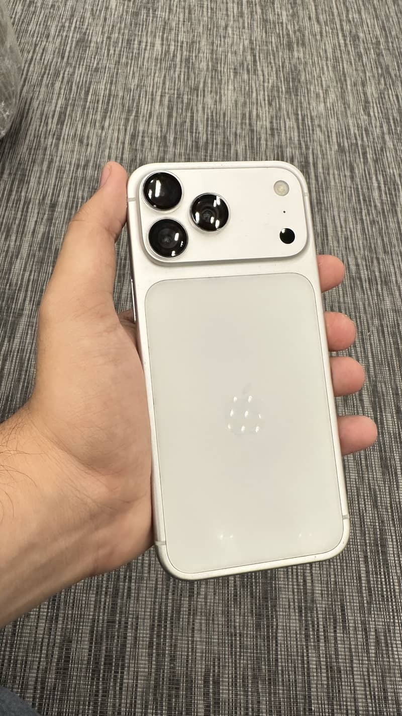 Apple iPhone 17 Pro Max 5