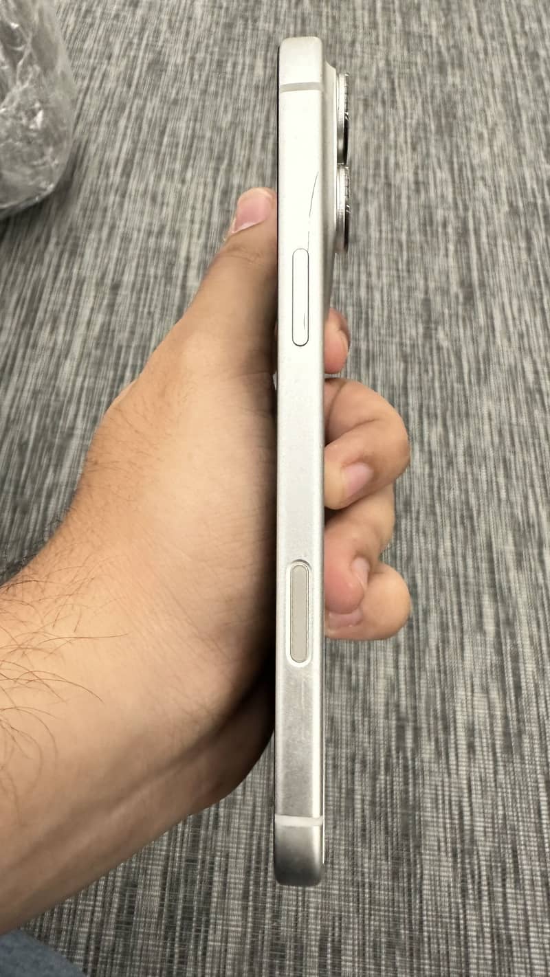Apple iPhone 17 Pro Max 6