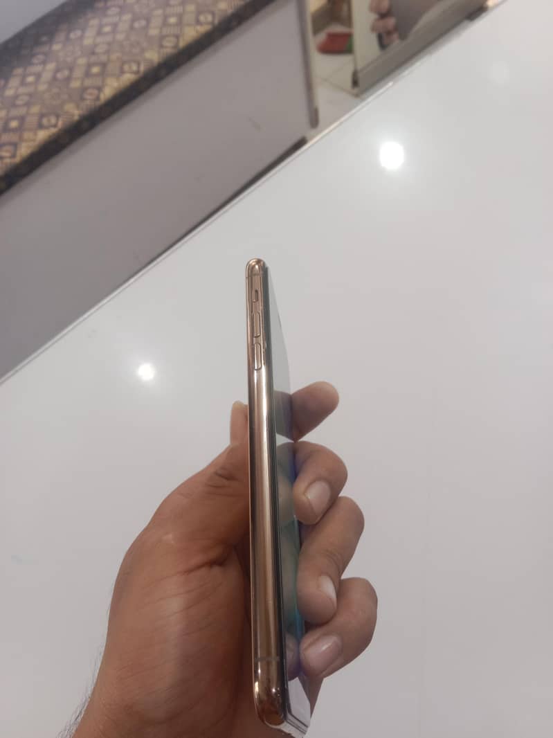 Apple iPhone 11 Pro Max 3