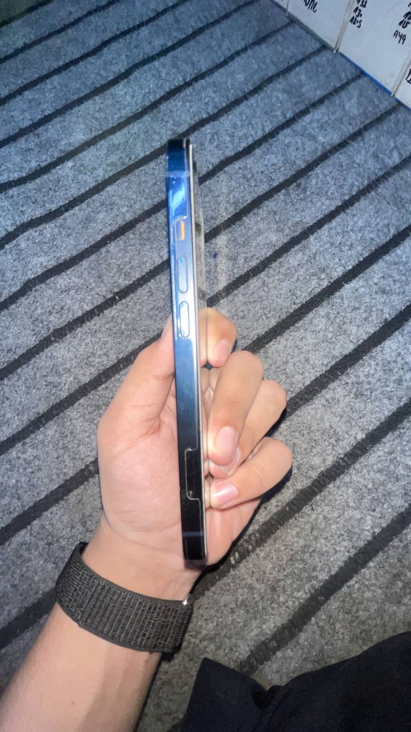 Apple iPhone 13 1