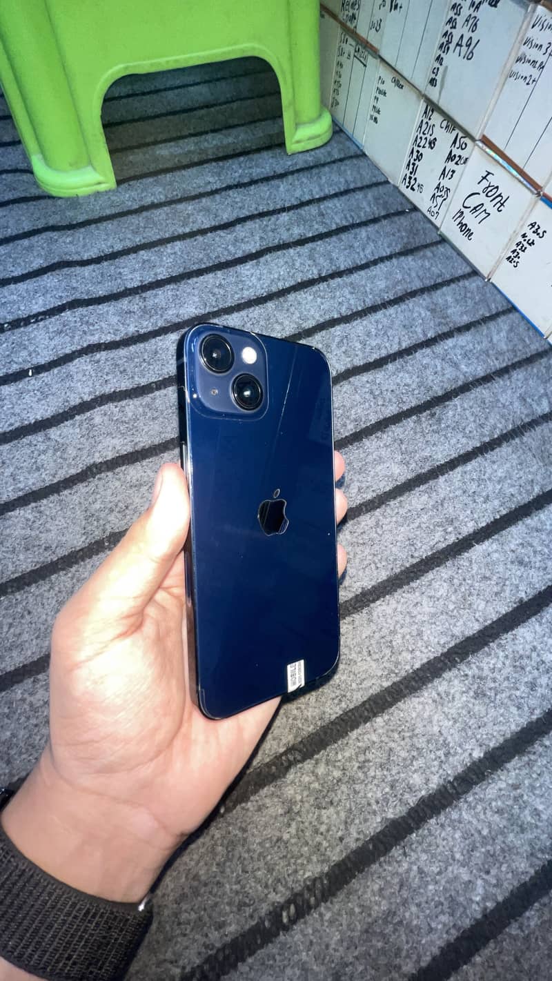 Apple iPhone 13 4