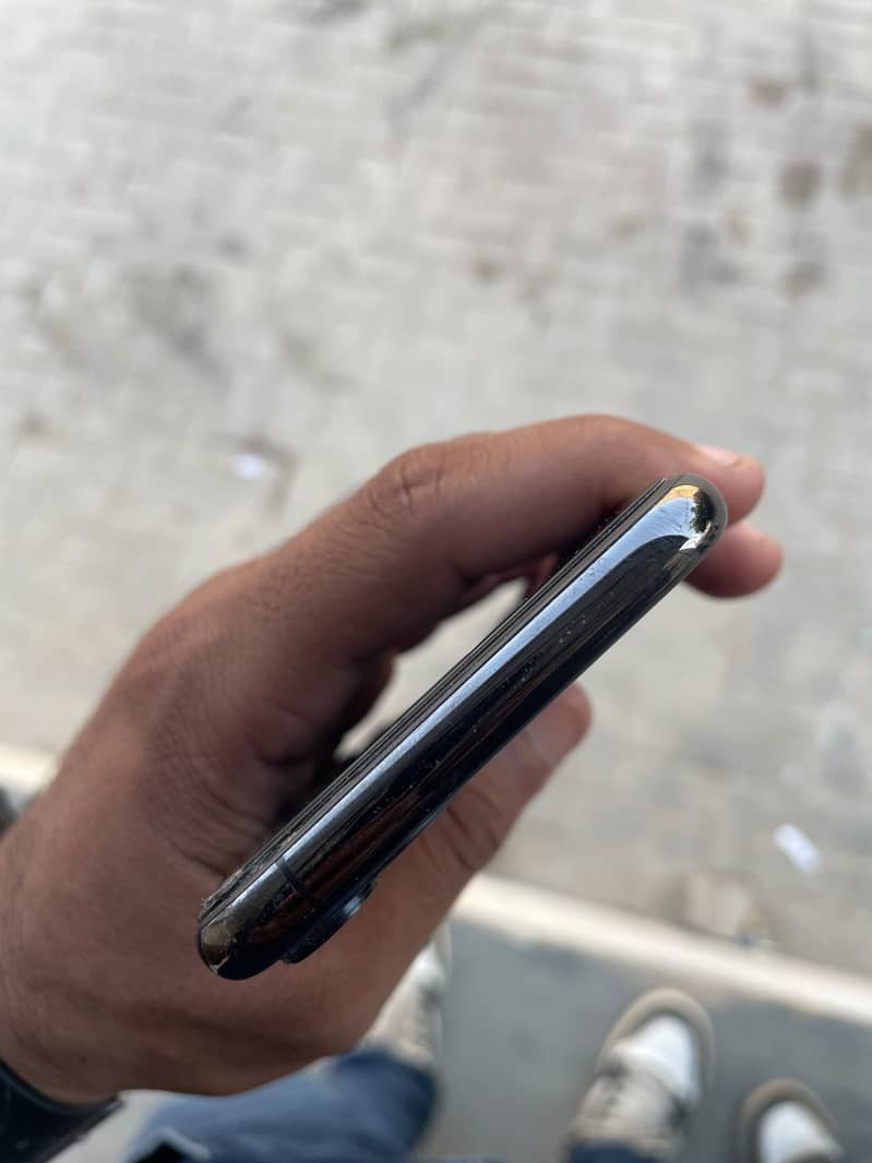 Apple iPhone 11 Pro 1