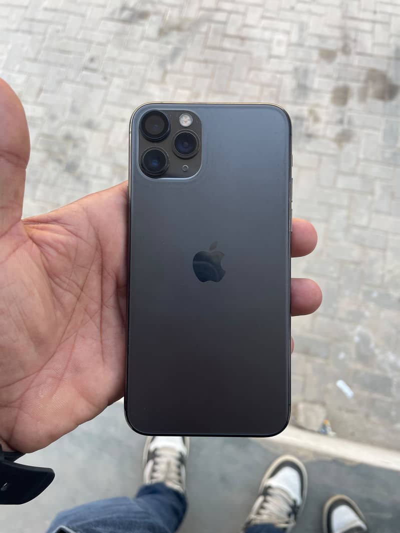 Apple iPhone 11 Pro 3