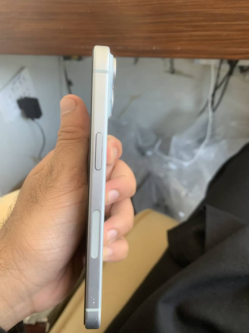 Apple iPhone 15 4