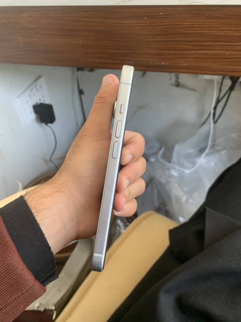 Apple iPhone 15 6
