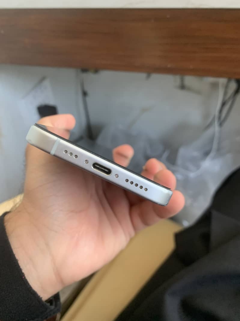 Apple iPhone 15 7