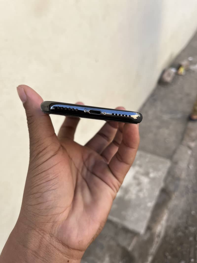 Apple iPhone X 4