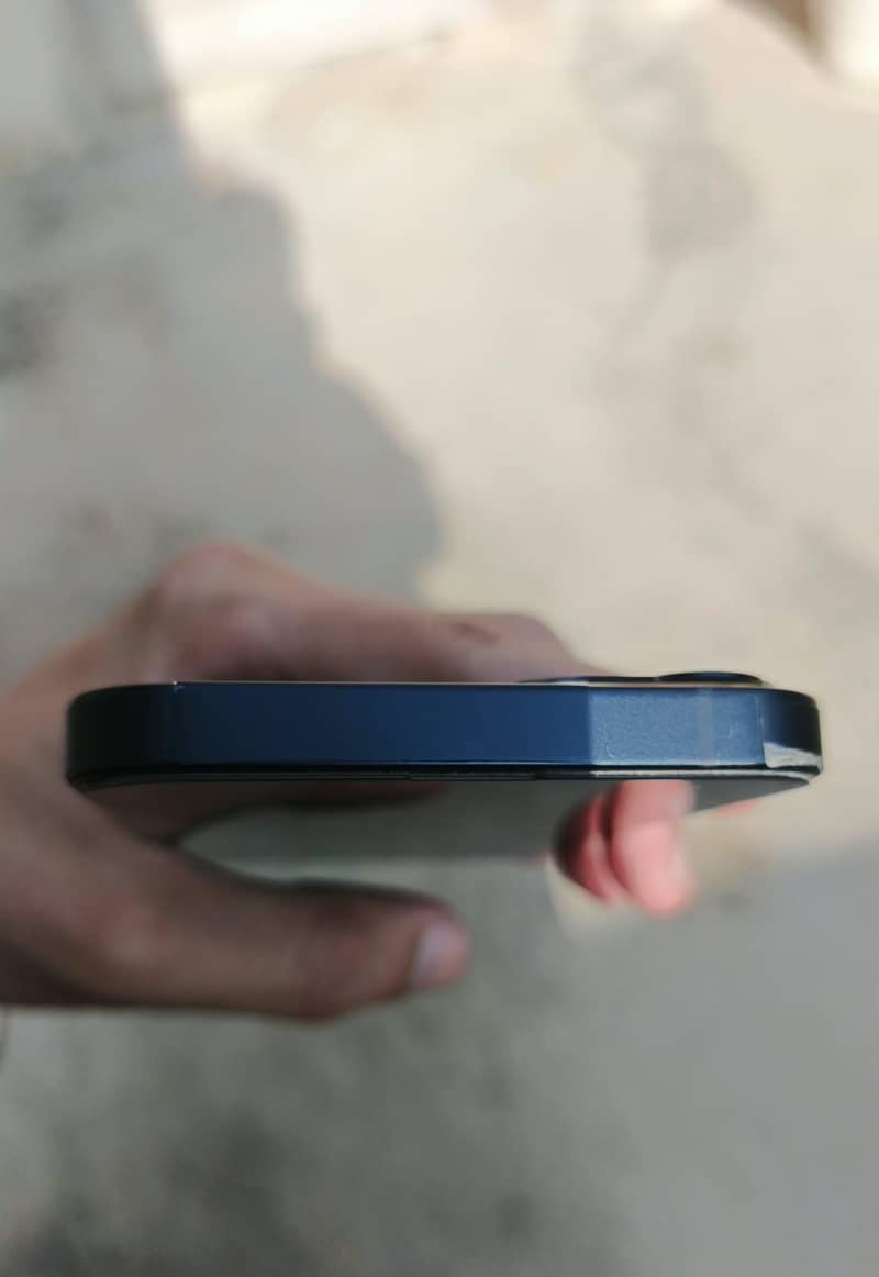 Apple iPhone 13 3