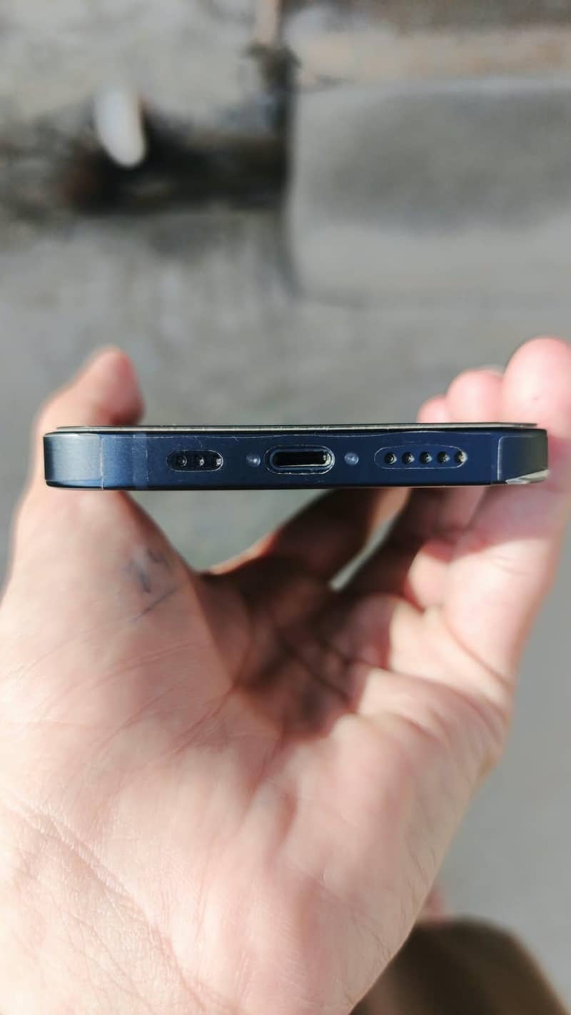 Apple iPhone 13 5