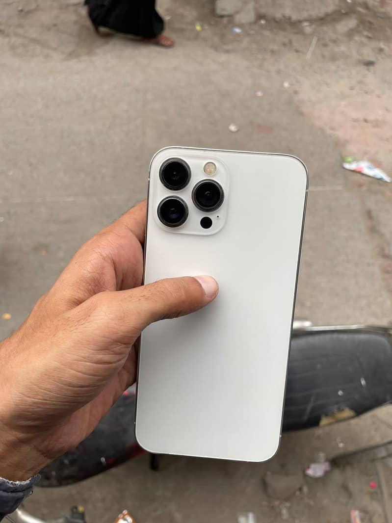 Apple iPhone 13 Pro Max 0