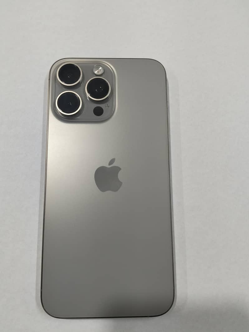 Apple iPhone 15 Pro Max 1