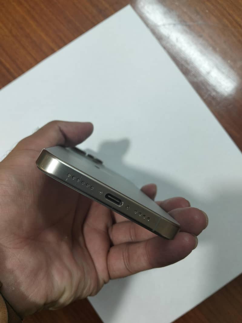 Apple iPhone 15 Pro Max 4