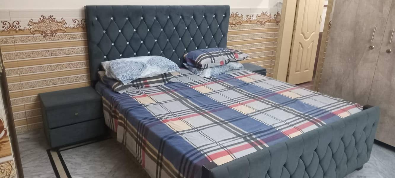 King size Bed 0