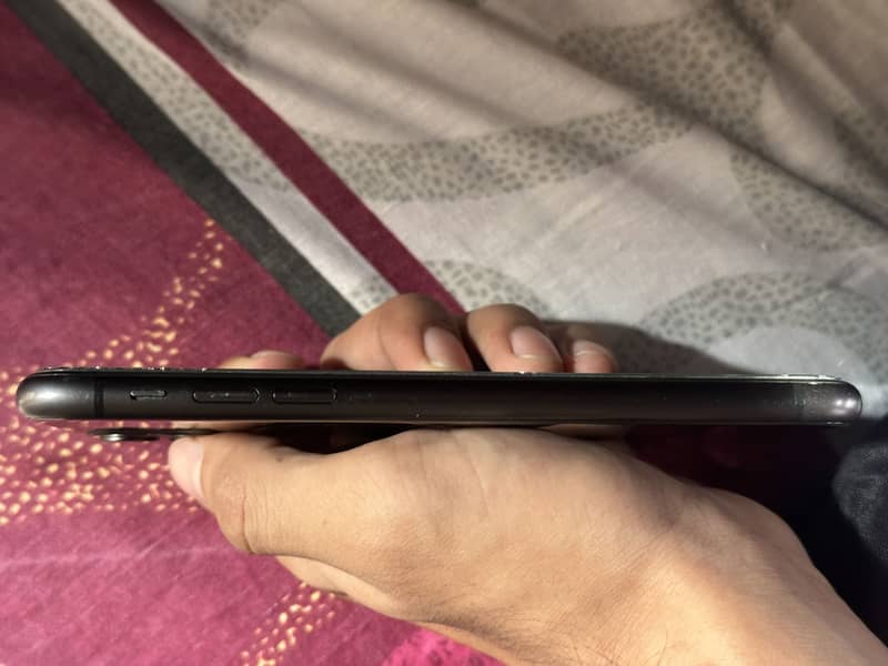 Apple iPhone 11 3