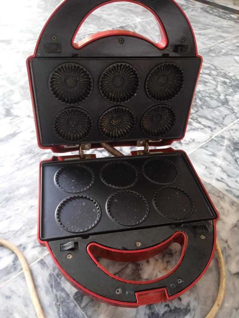 Electric 6-Cavity Cake Maker 2