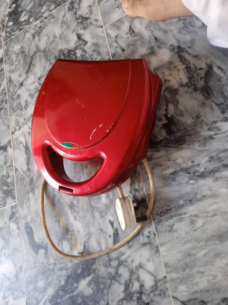 Electric 6-Cavity Cake Maker 3