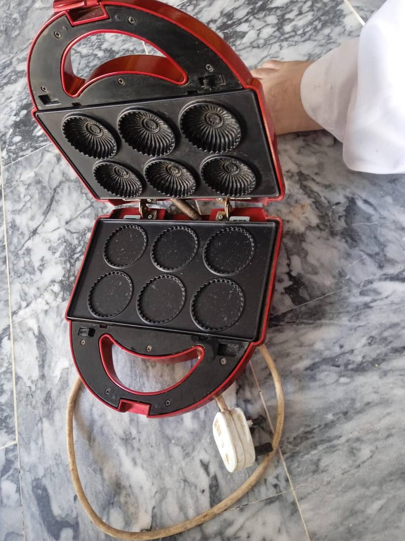Electric 6-Cavity Cake Maker 4