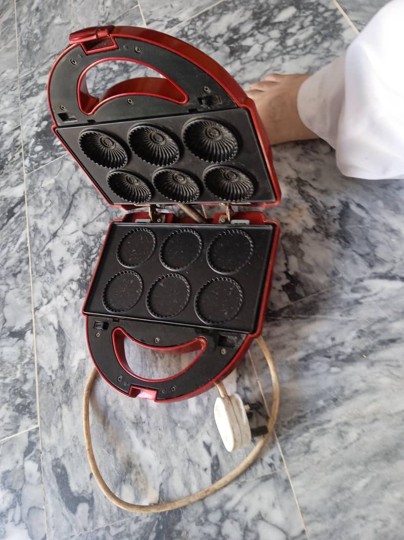 Electric 6-Cavity Cake Maker 5