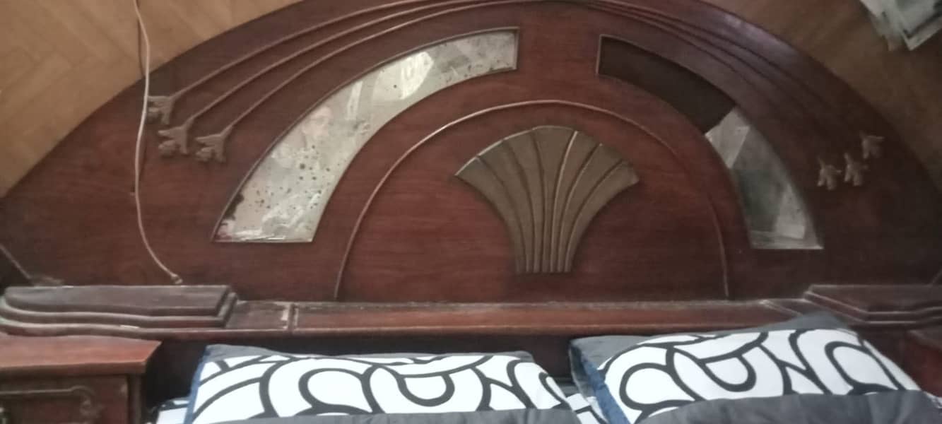 Old jumbo bed and dressing 1