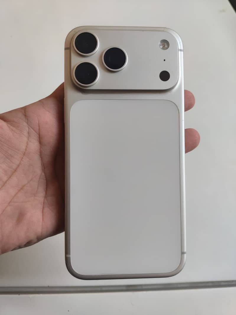 iPhone 17 Pro Max 1