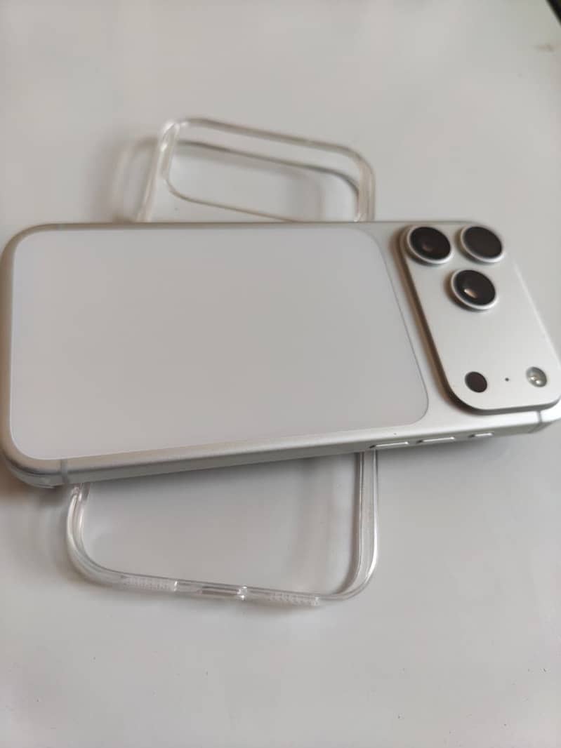 iPhone 17 Pro Max 3