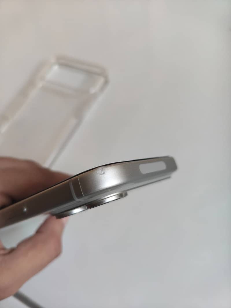 iPhone 17 Pro Max 4