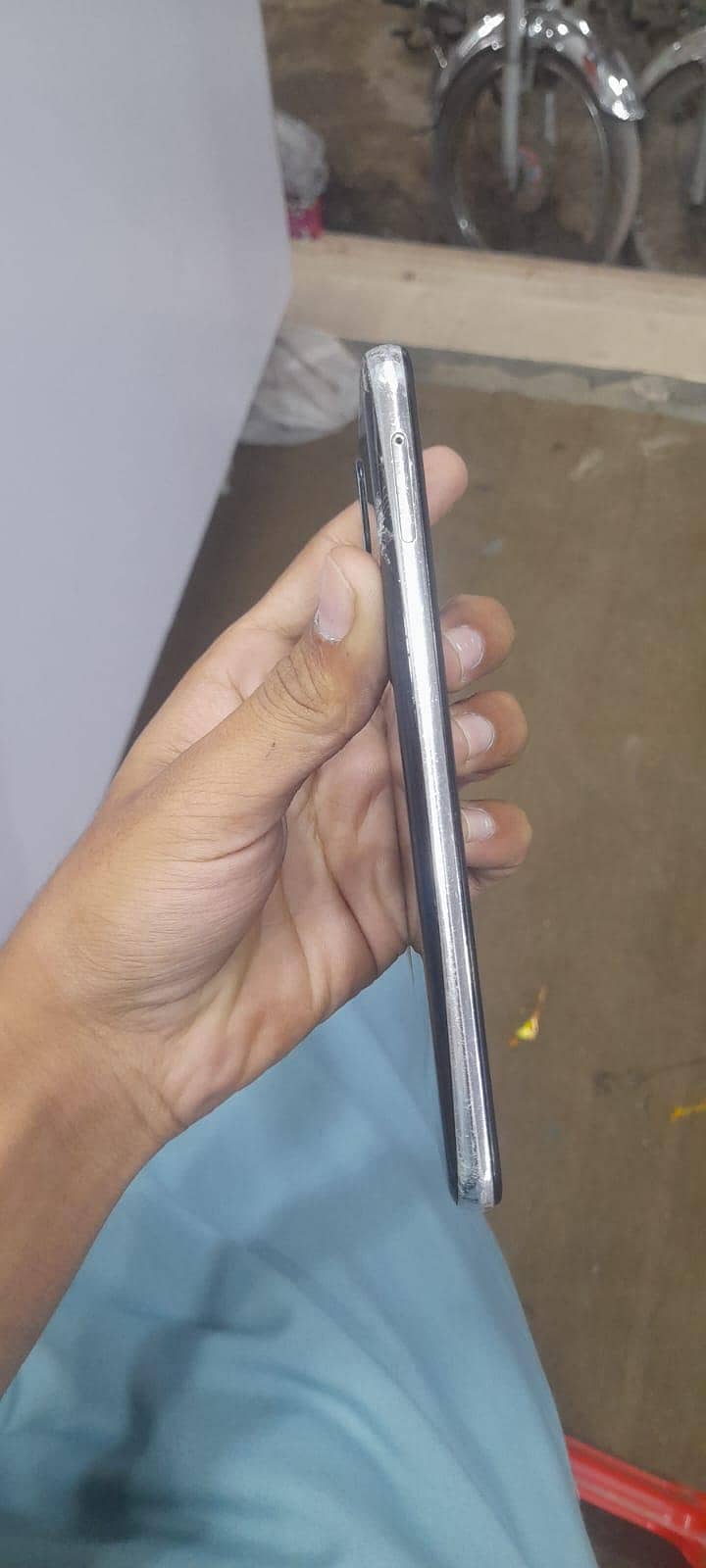 Sharp Aquos R2 4