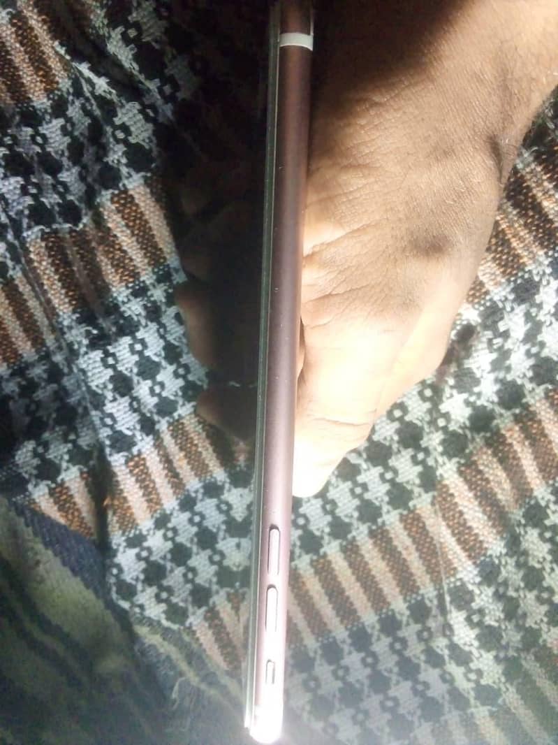 Apple iPhone 7 Plus 5