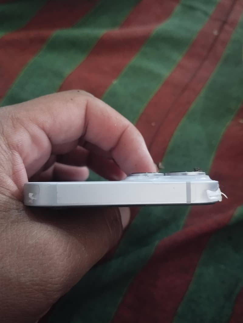 Apple iPhone 14 4