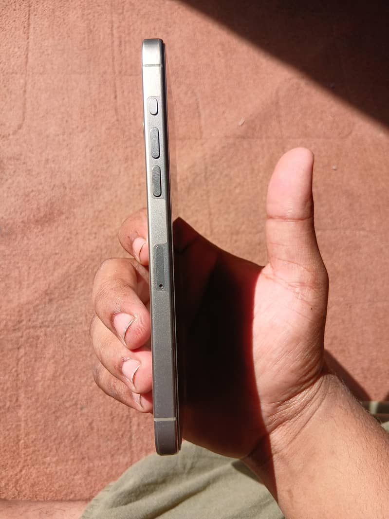 Apple iPhone 15 Pro Max 1