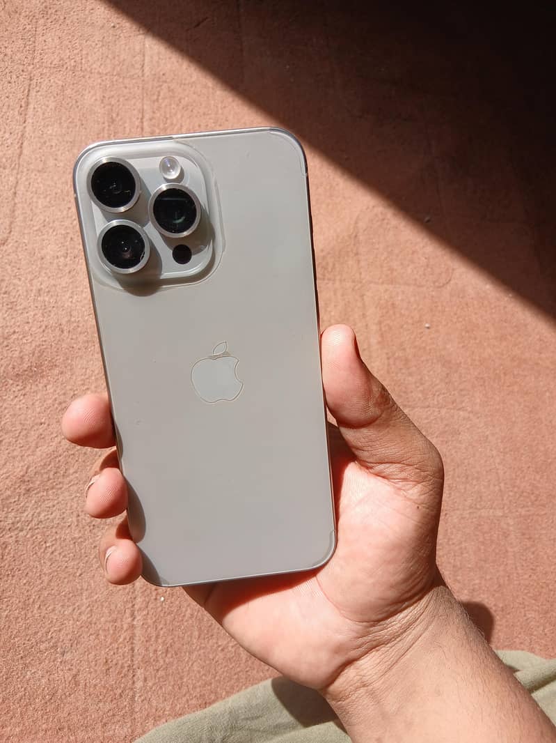 Apple iPhone 15 Pro Max 2