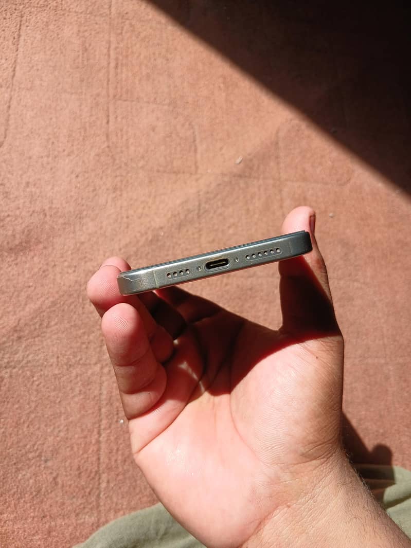 Apple iPhone 15 Pro Max 3