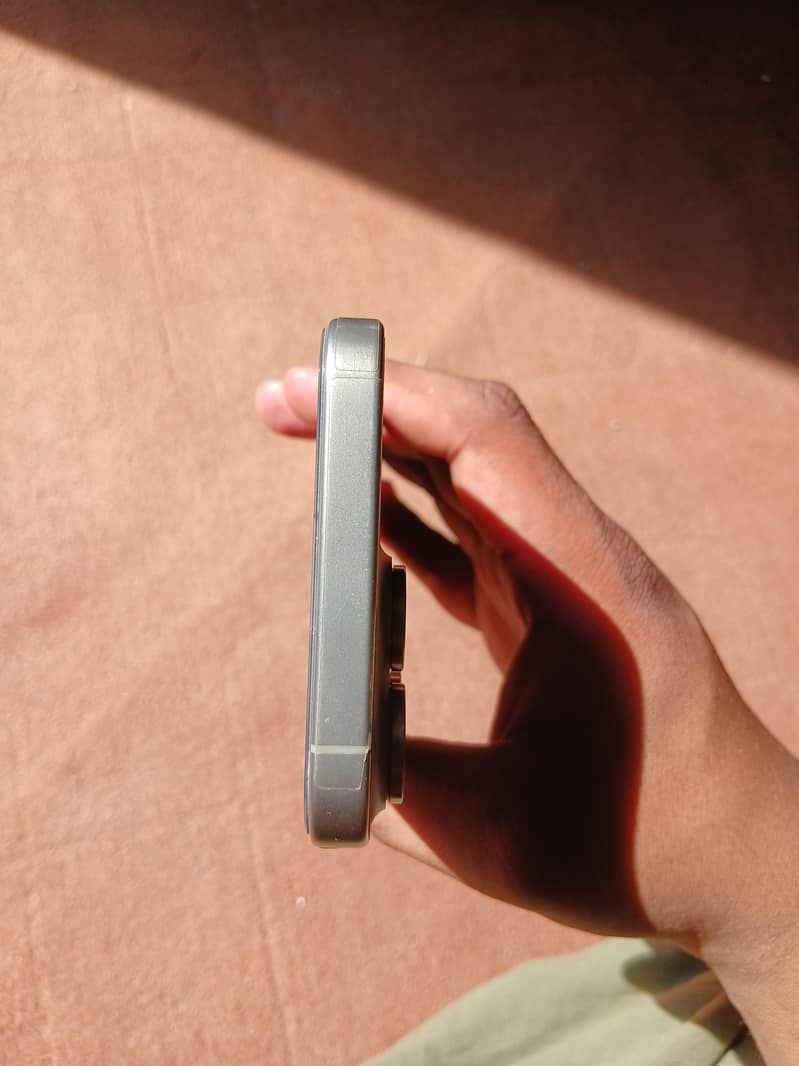 Apple iPhone 15 Pro Max 4
