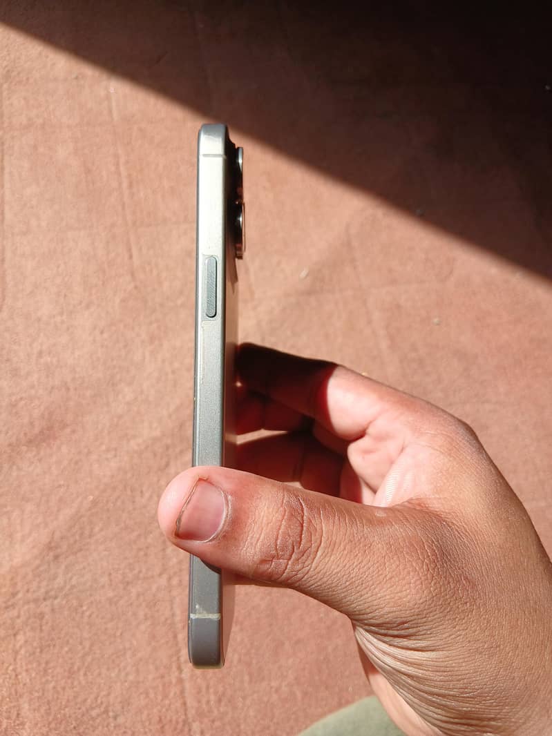 Apple iPhone 15 Pro Max 5