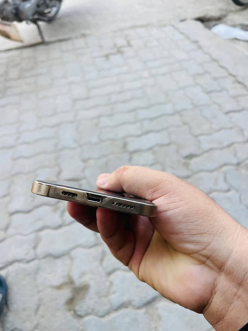 Apple iPhone 12 Pro Max 4