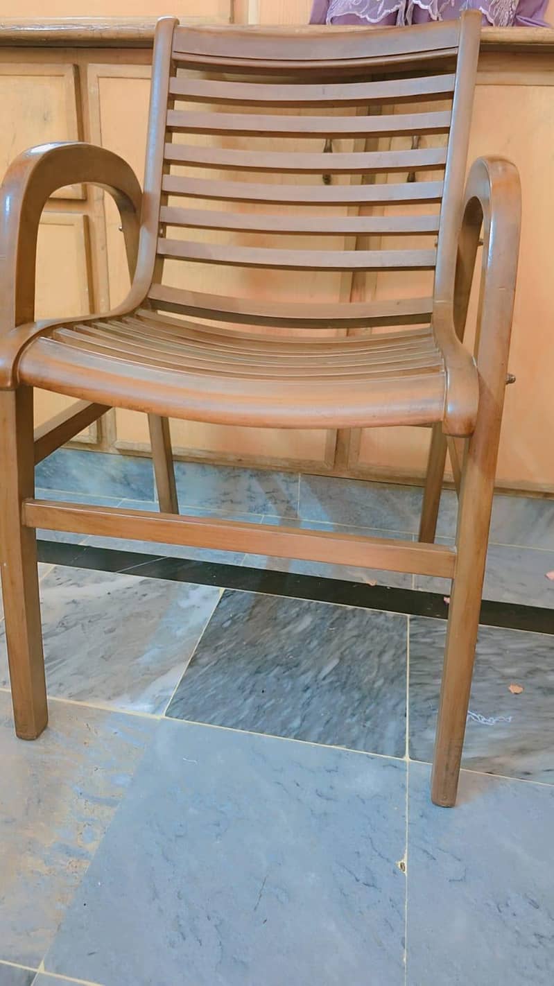 04 chairs  Dining Table 2