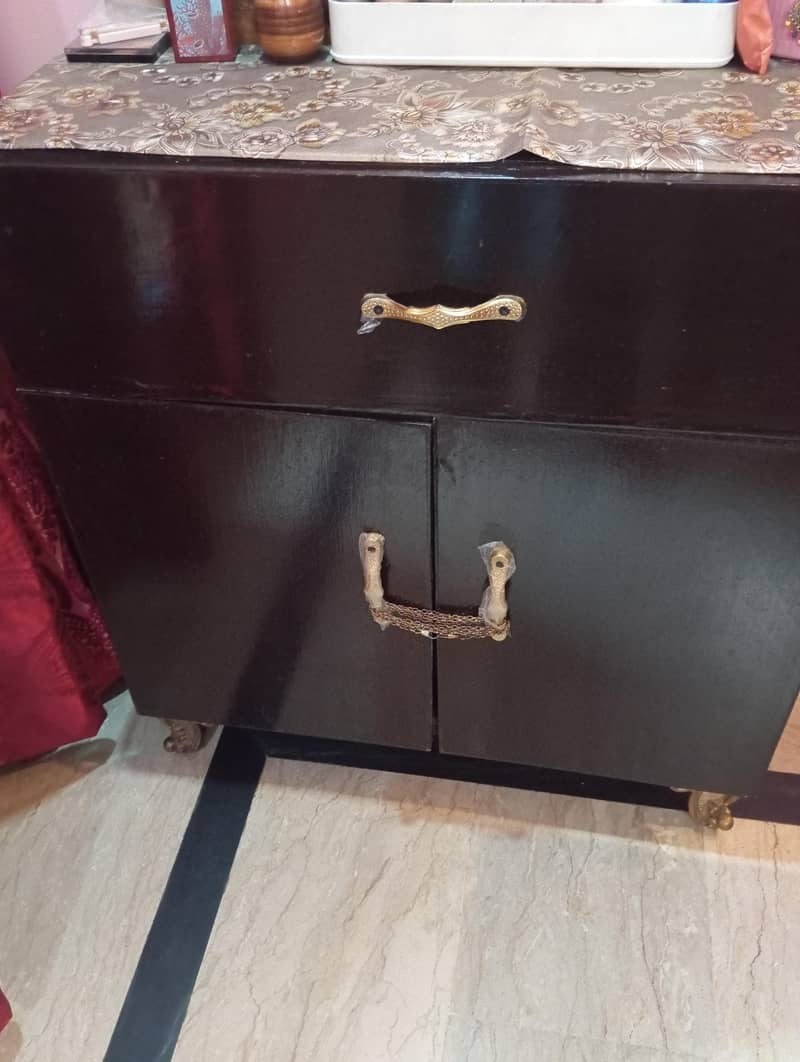 dressing table 1