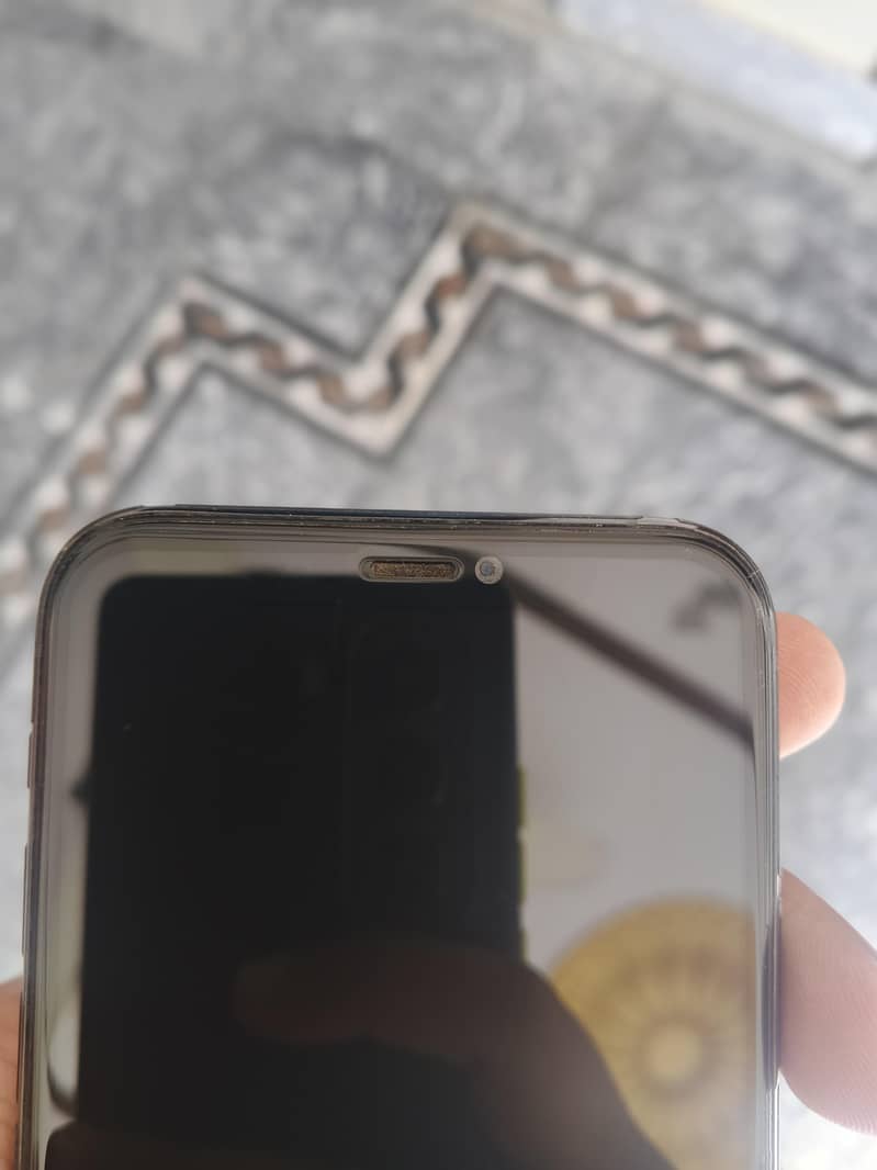 Apple iPhone 11 Pro 4