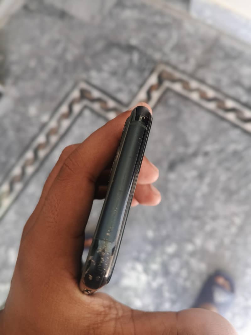 Apple iPhone 11 Pro 6