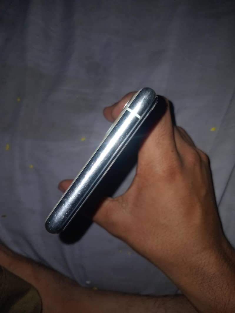 Apple iPhone 11 Pro Max 4