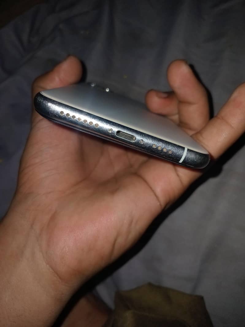 Apple iPhone 11 Pro Max 6