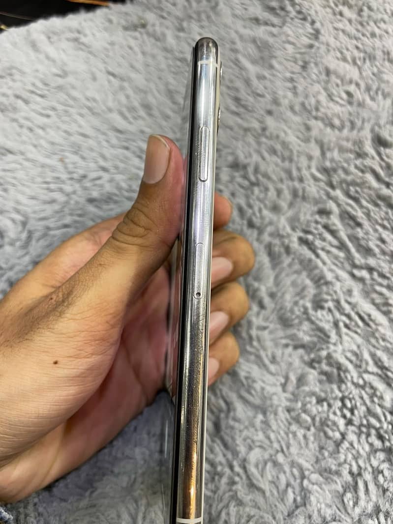 Apple iPhone 11 Pro max 1
