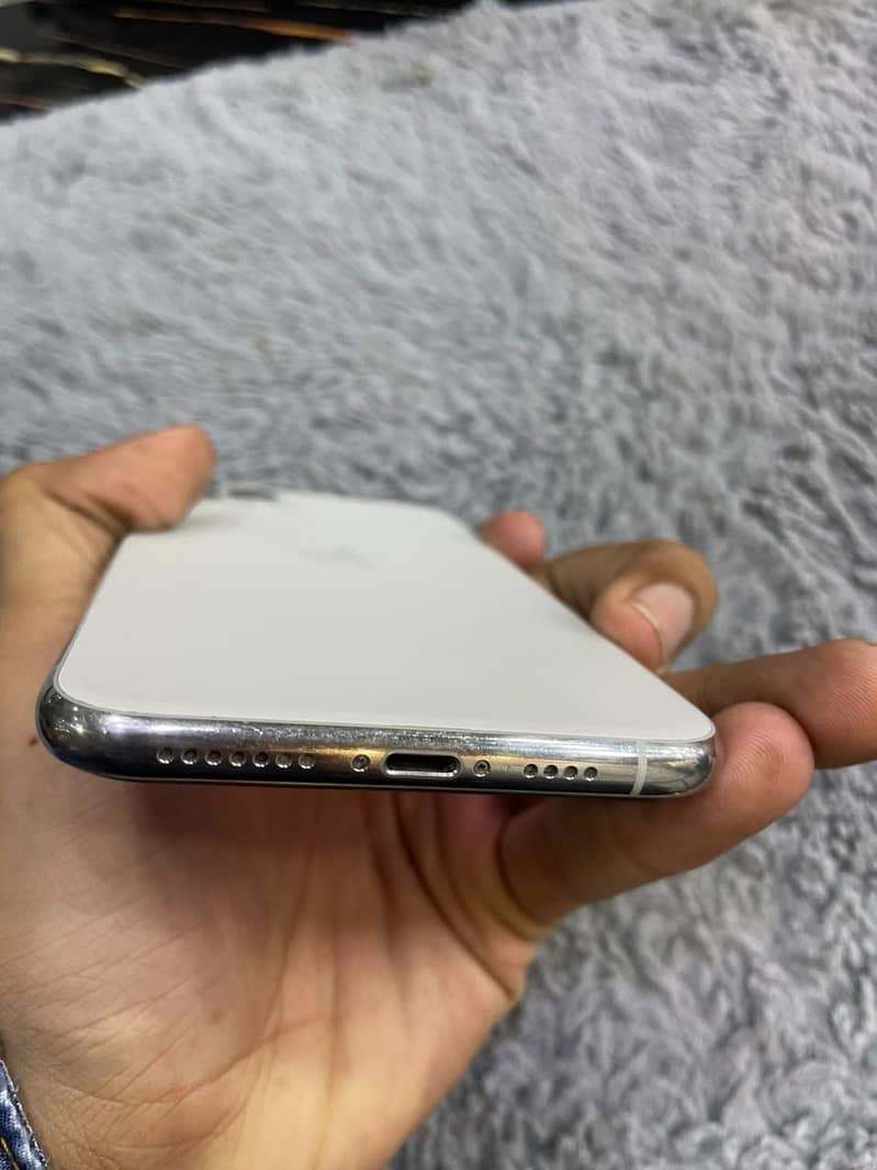Apple iPhone 11 Pro max 7