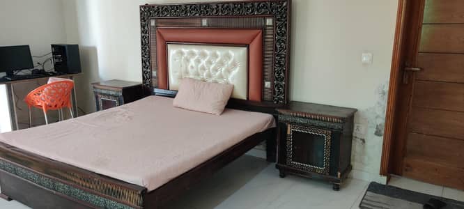 I want sale this used bed with side tables