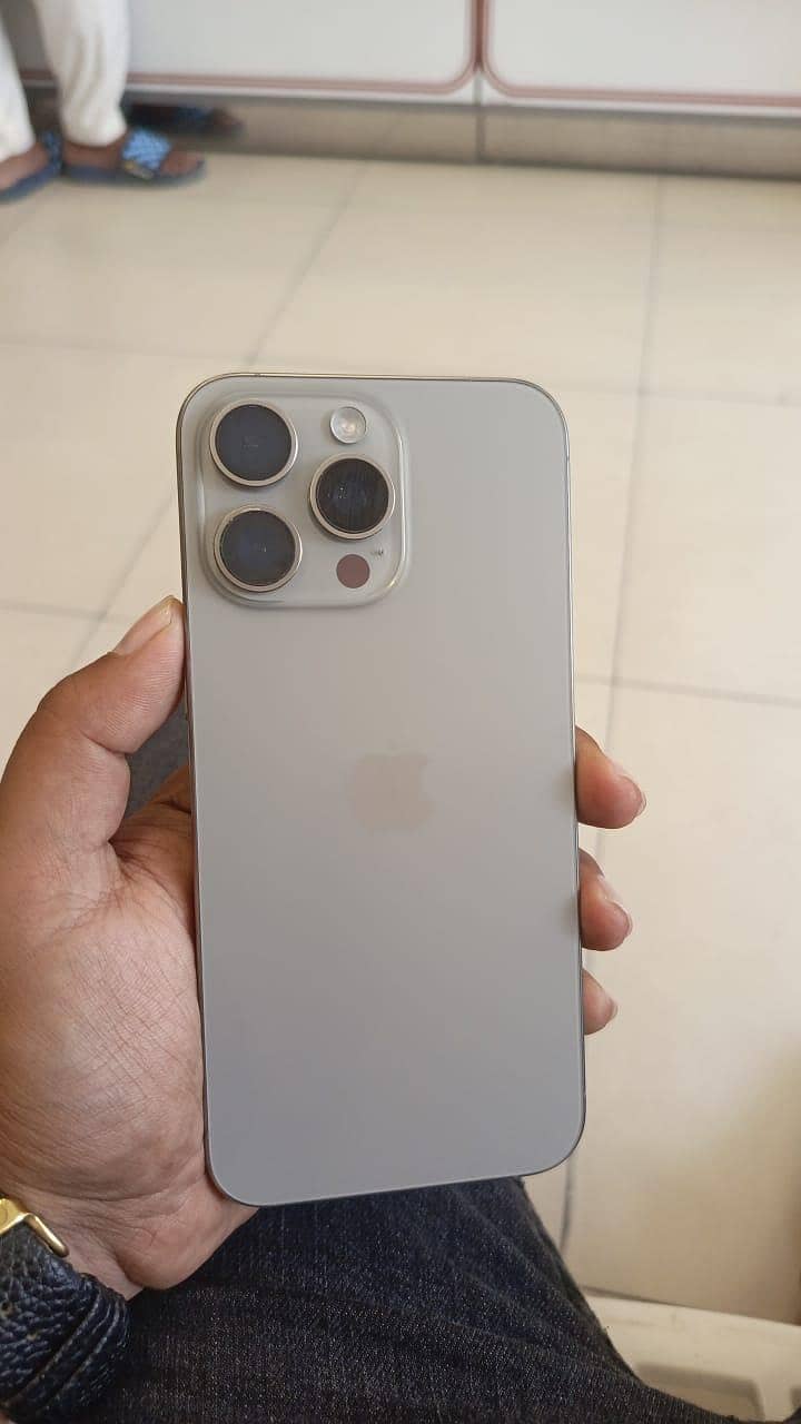 Apple iPhone 15 Pro Max 7