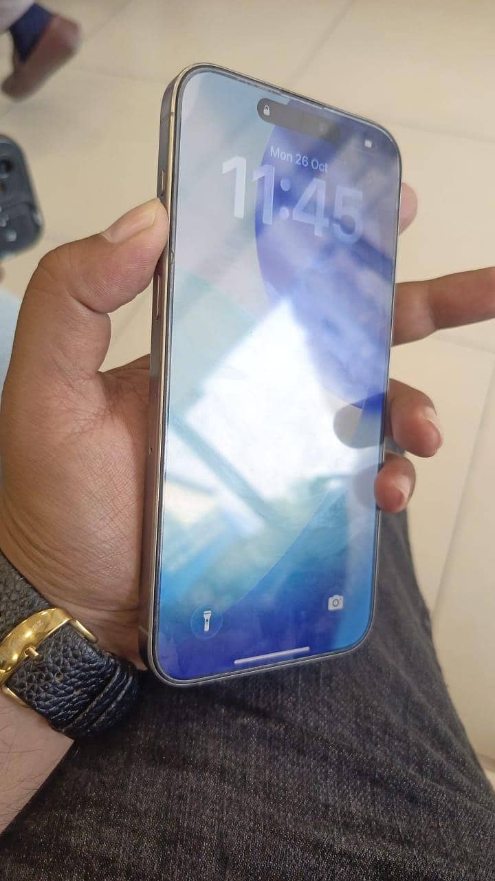Apple iPhone 15 Pro Max 8