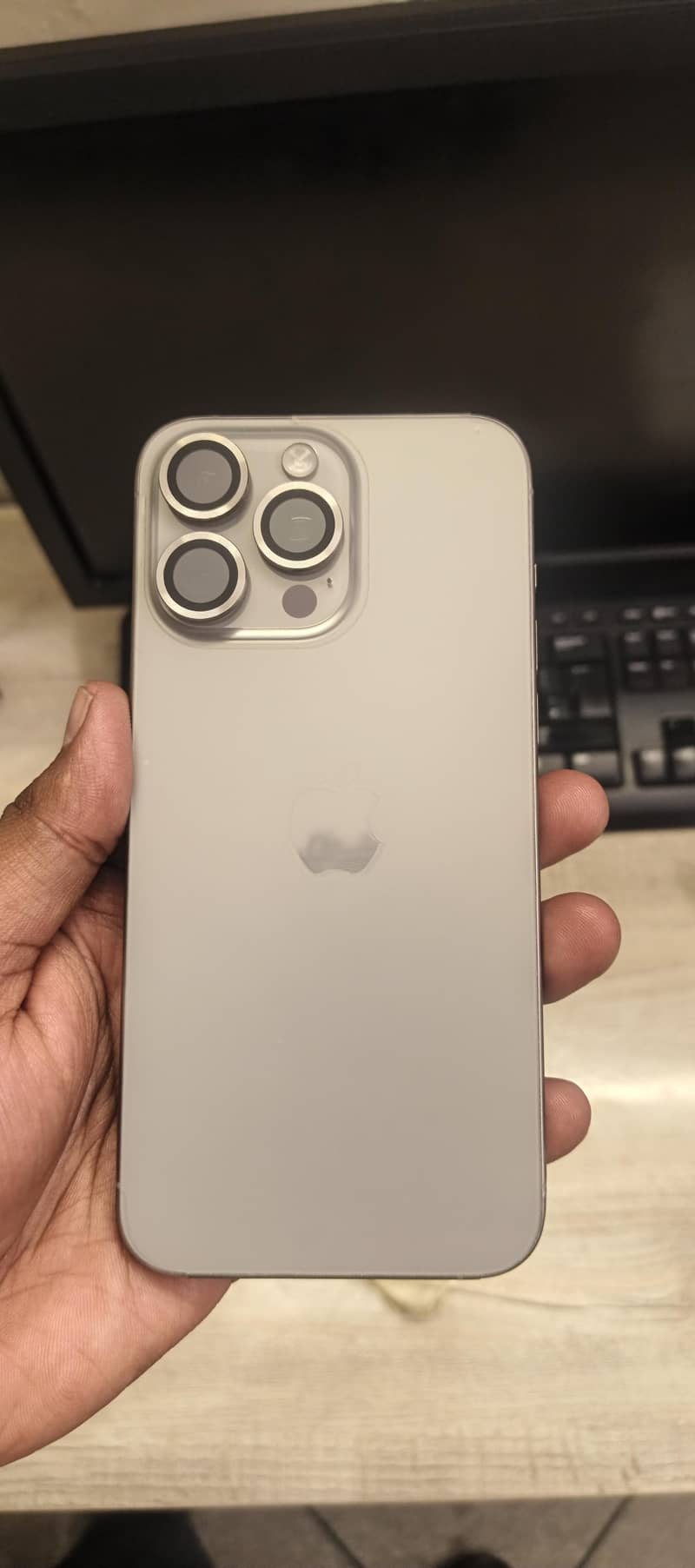 Apple iPhone 15 Pro Max 1