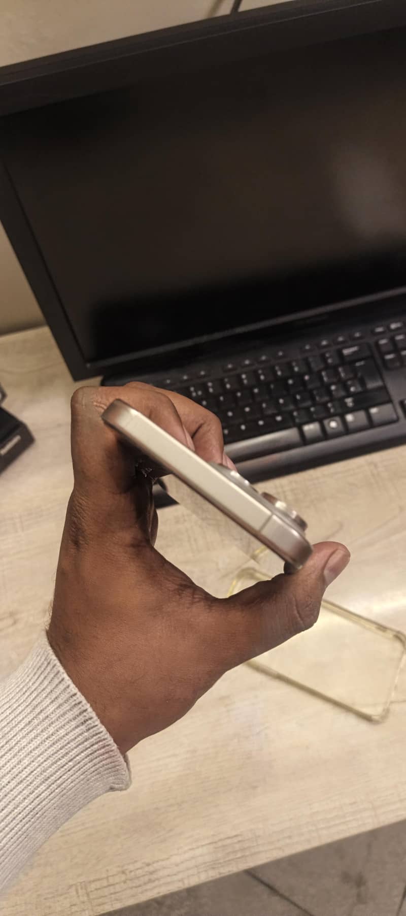 Apple iPhone 15 Pro Max 4