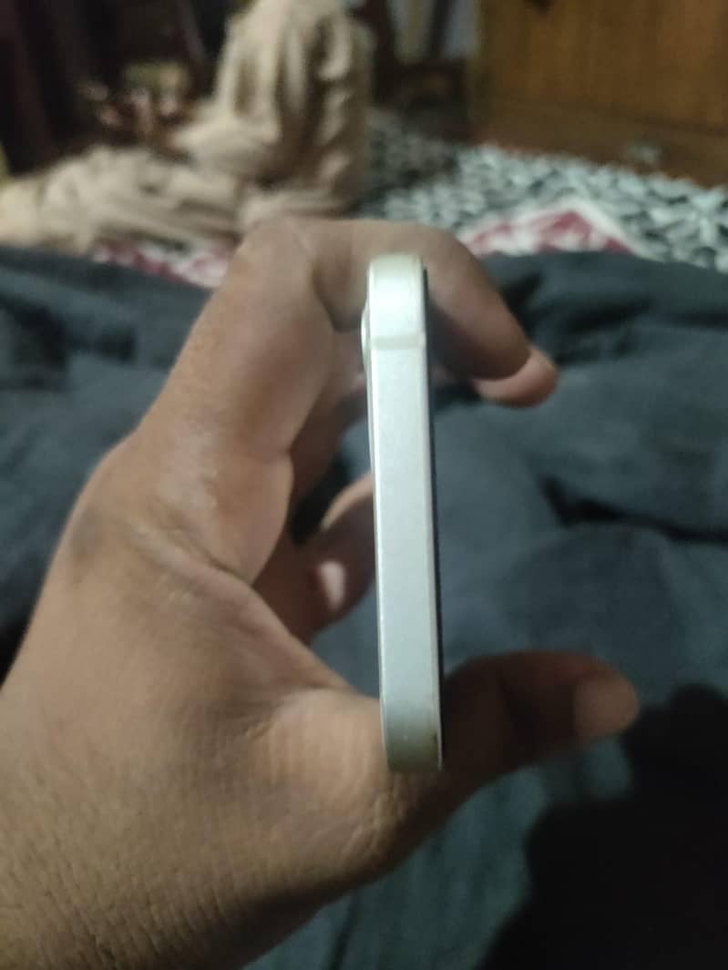 Apple iPhone 12 4